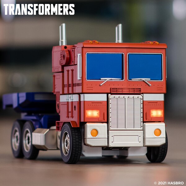 Transformers Optimus Prime Advanced Robot Official Images  (3 of 10)